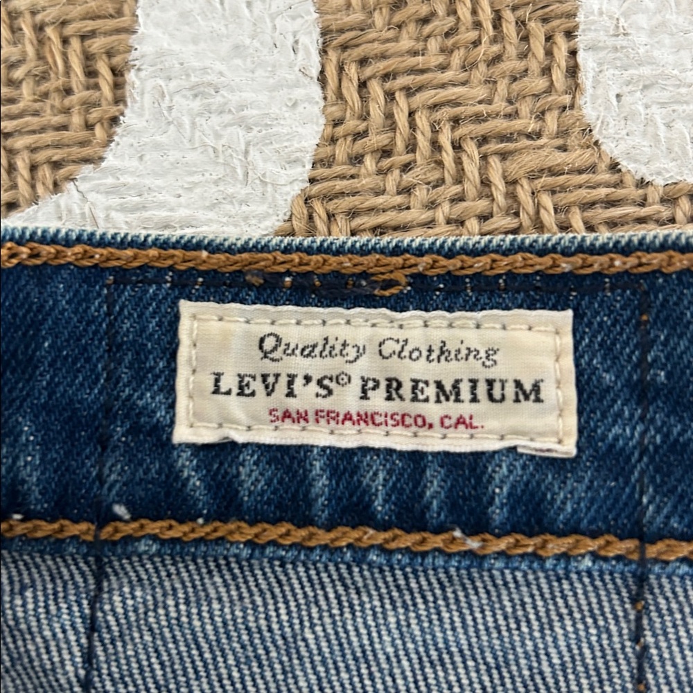 Levi’s premium Denim ribcage High-Waisted Women Shorts size 27 - Picture 8 of 9